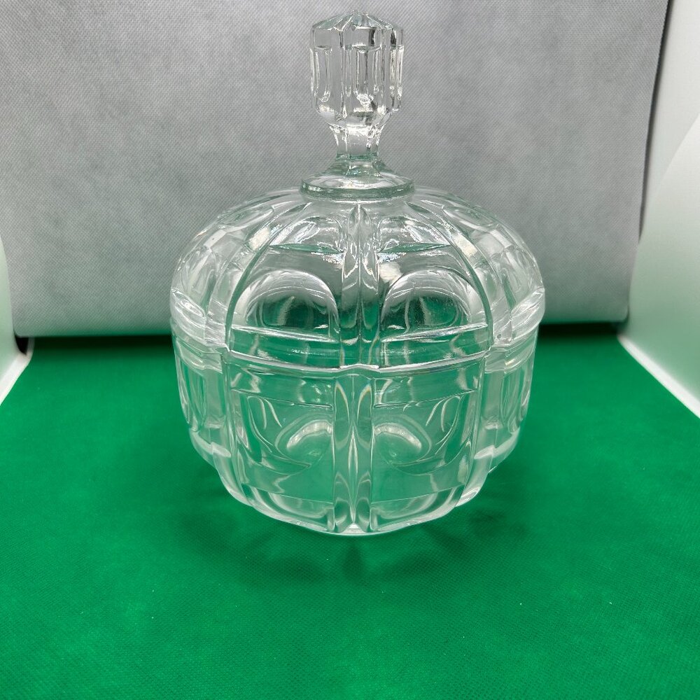 Shannon Crystal Candy Dish/Trinket Box. Approx 8" Tall x 6" Wide. (950)